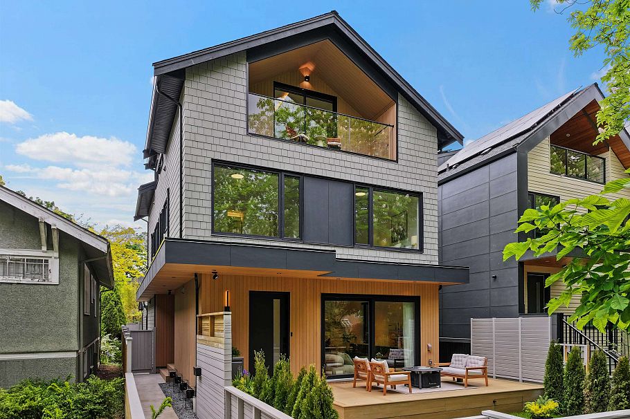 1 2926 W 12th Avenue Vancouver, BC - 1