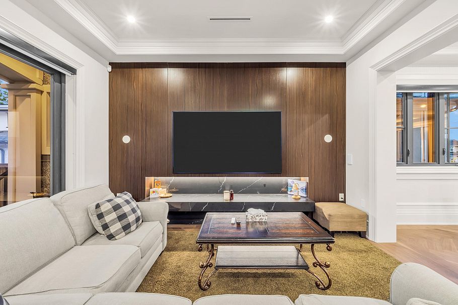 1443 W 57th Avenue Vancouver, BC - 2