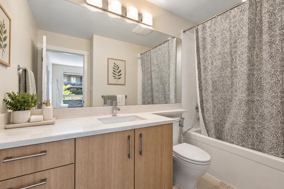 304 119 W 22nd Street Street North Vancouver, BC - 15