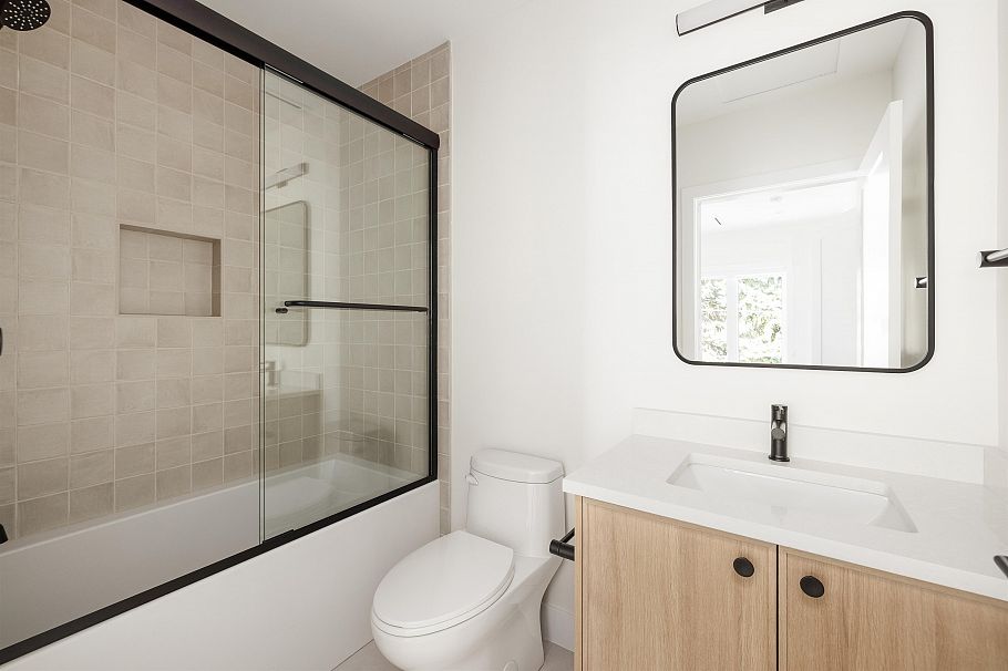 3143 E 19 Avenue Vancouver, BC - 14