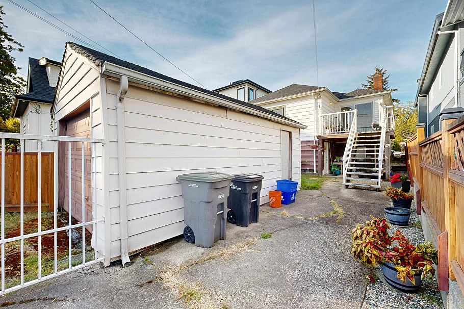 1222 E 51st Avenue Vancouver, BC - 34