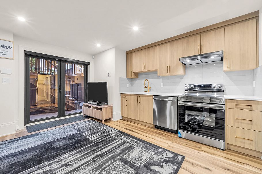 1443 W 57th Avenue Vancouver, BC - 20