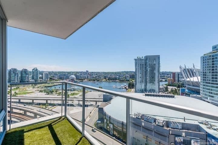 2705 689 Abbott Street Vancouver, BC - 3