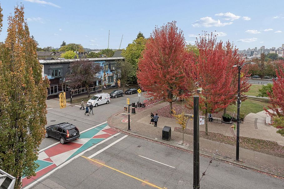 305 1707 Charles Street Vancouver, BC - 29