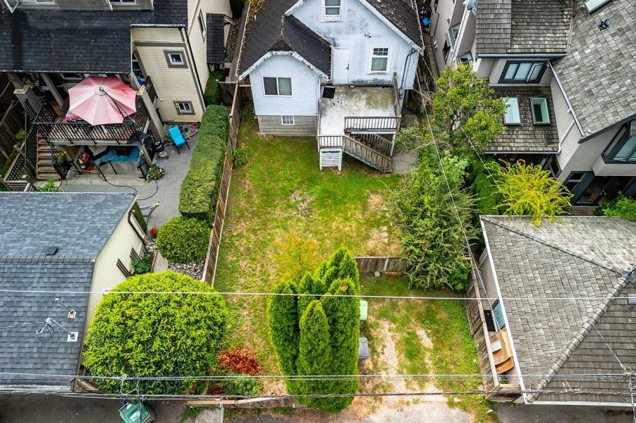 2645 W 6th Avenue Vancouver, BC - 16