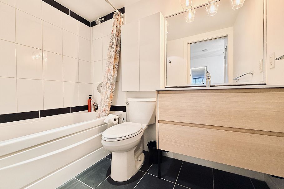 2705 689 Abbott Street Vancouver, BC - 25