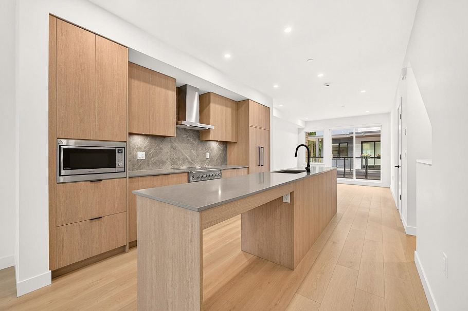 102 932 Lytton Street North Vancouver, BC - 5