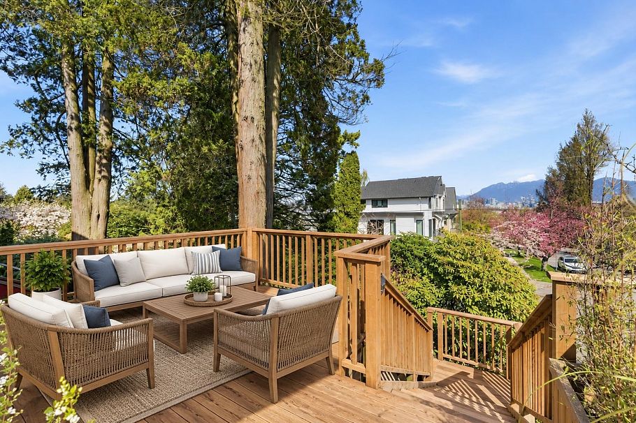 706 W 24th Avenue Vancouver, BC - 2