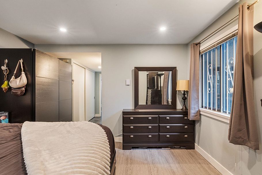 204 1220 W 6th Avenue Vancouver, BC - 4