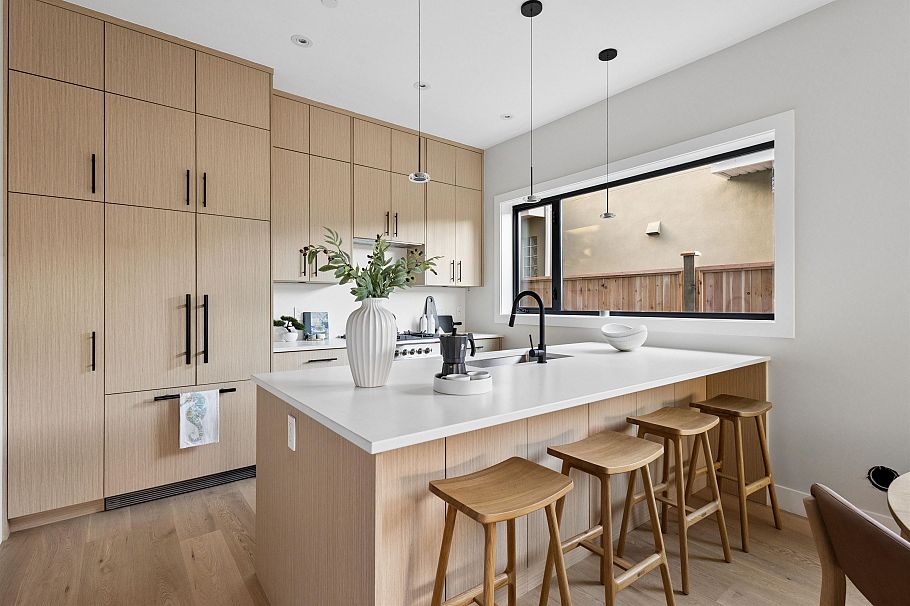 3 2017 E 23rd Avenue Vancouver, BC - 1