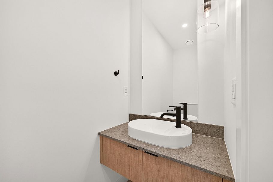 102 932 Lytton Street North Vancouver, BC - 12