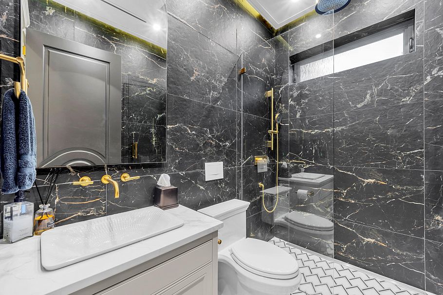 1443 W 57th Avenue Vancouver, BC - 9