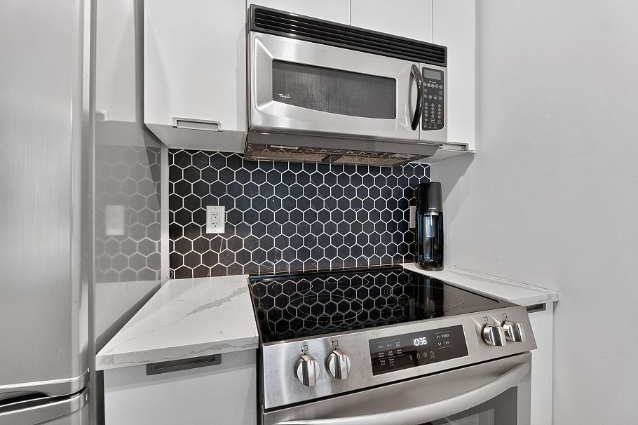 312 1082 Seymour Street Vancouver, BC - 9