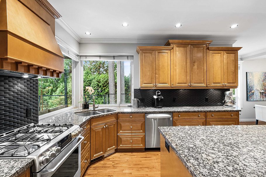 4047 Woodbury Avenue North Vancouver, BC - 6