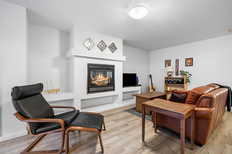 4047 Woodbury Avenue North Vancouver, BC - 28