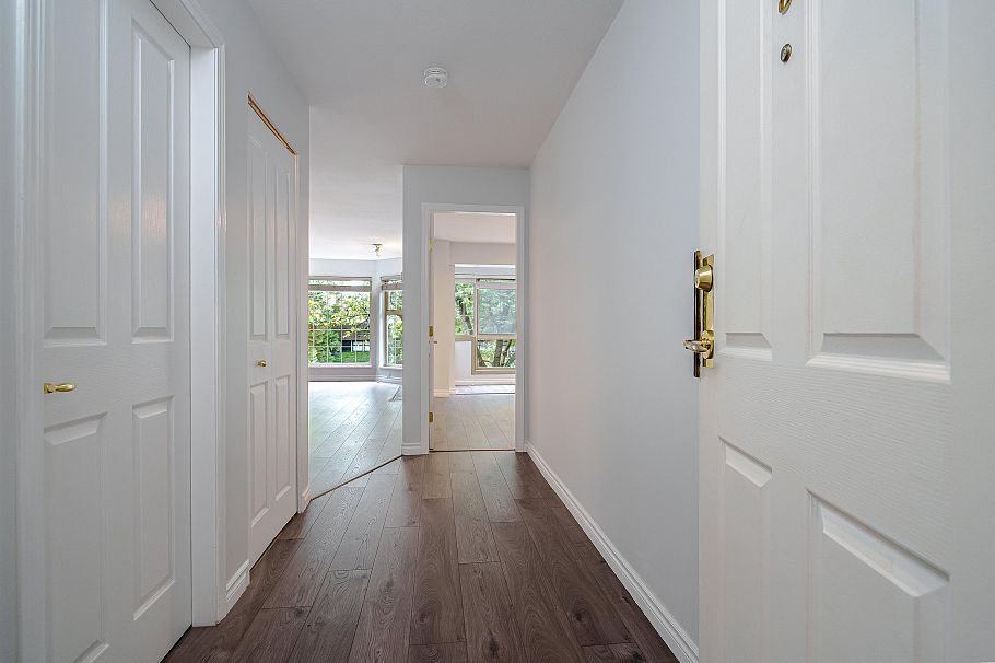 208 5650 Oak Street Vancouver, BC - 2