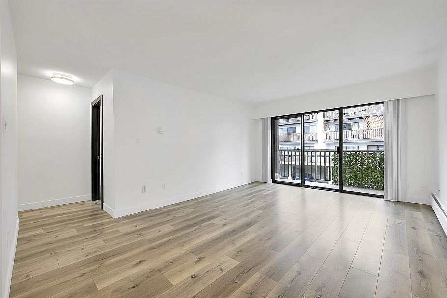 302 170 E 3rd Street North Vancouver, BC - 5
