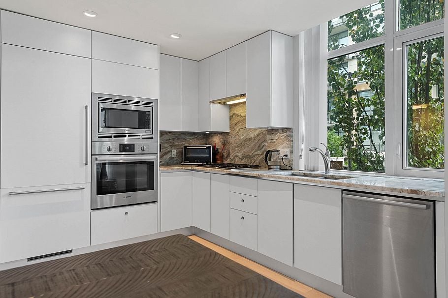 211 185 Victory Ship Way North Vancouver, BC - 4