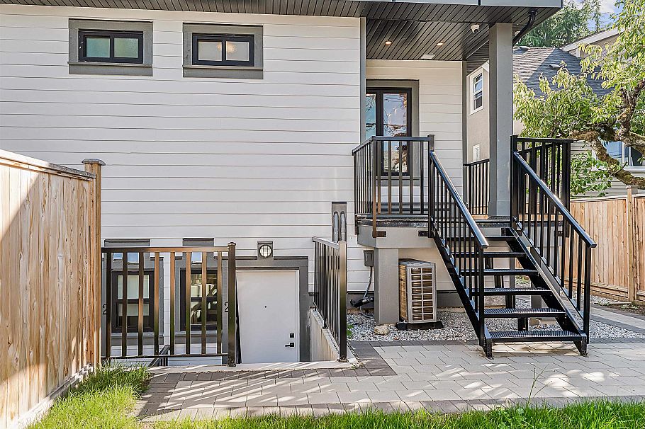 2837 W 31st Avenue Vancouver, BC - 31