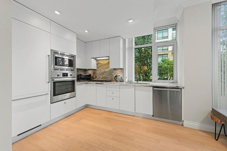 211 185 Victory Ship Way North Vancouver, BC - 3
