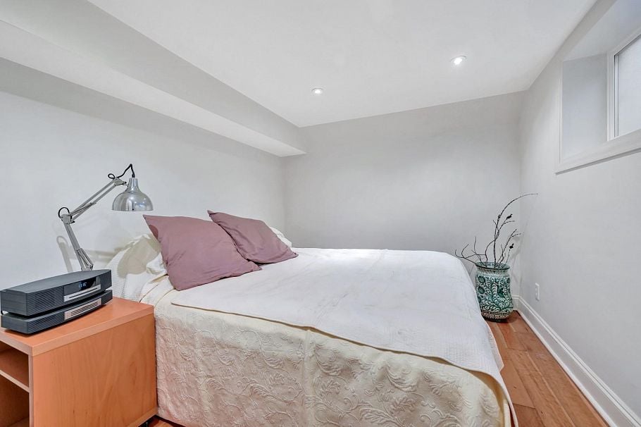 2303 W 3rd Avenue Vancouver, BC - 17