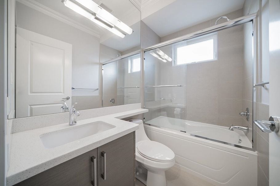 1420 W 53rd Avenue Vancouver, BC - 22