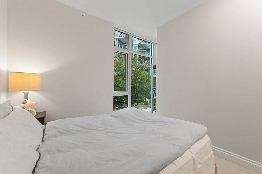 211 185 Victory Ship Way North Vancouver, BC - 15