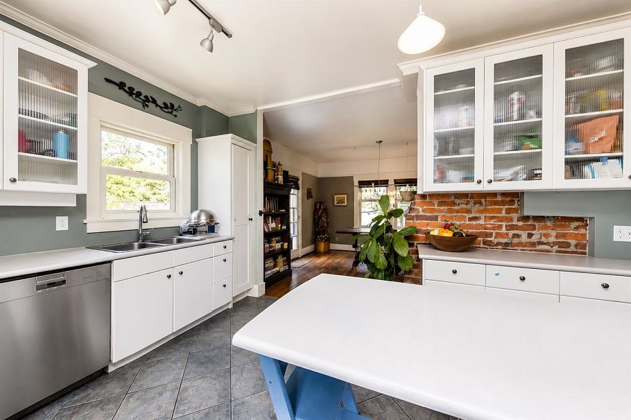 364 E 14th Street North Vancouver, BC - 12
