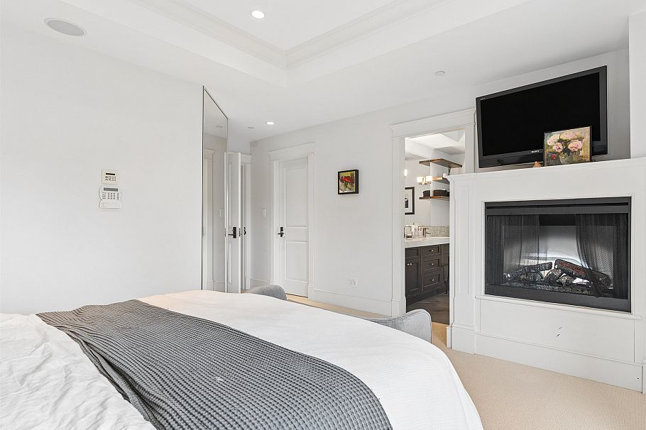 917 W 20th Avenue Vancouver, BC - 24