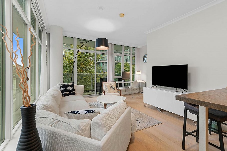 211 185 Victory Ship Way North Vancouver, BC - 8