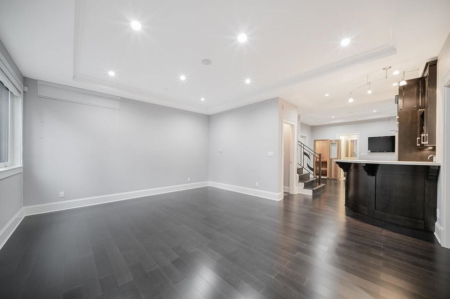 1420 W 53rd Avenue Vancouver, BC - 23