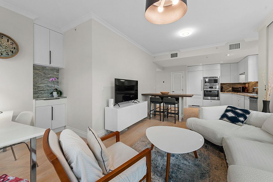 211 185 Victory Ship Way North Vancouver, BC - 12