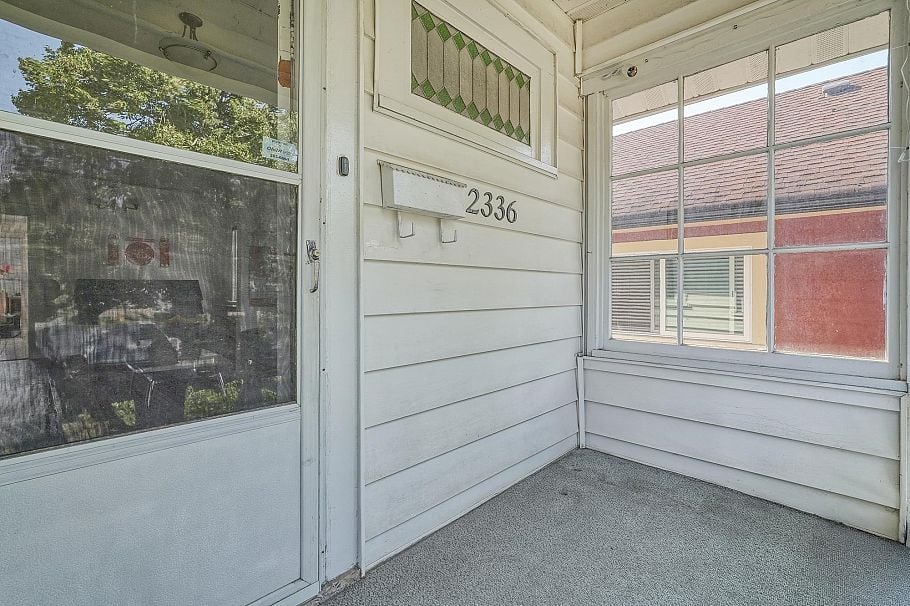 2336 45 Avenue Vancouver, BC - 5