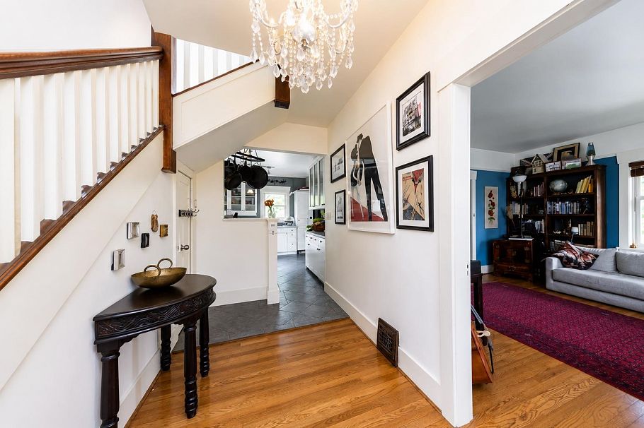 364 E 14th Street North Vancouver, BC - 5