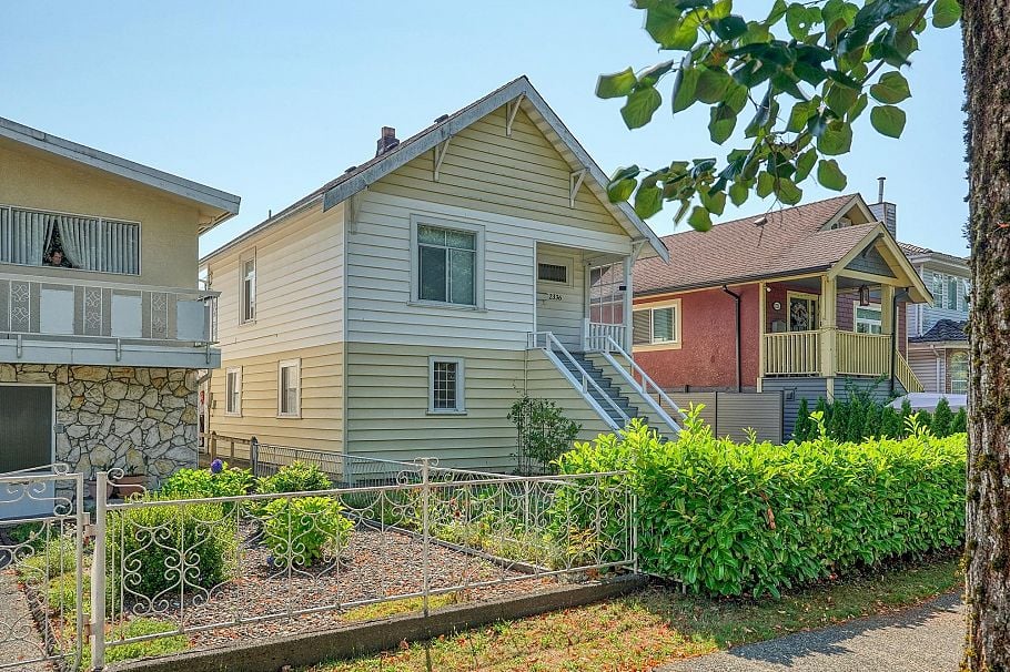 2336 45 Avenue Vancouver, BC - 2