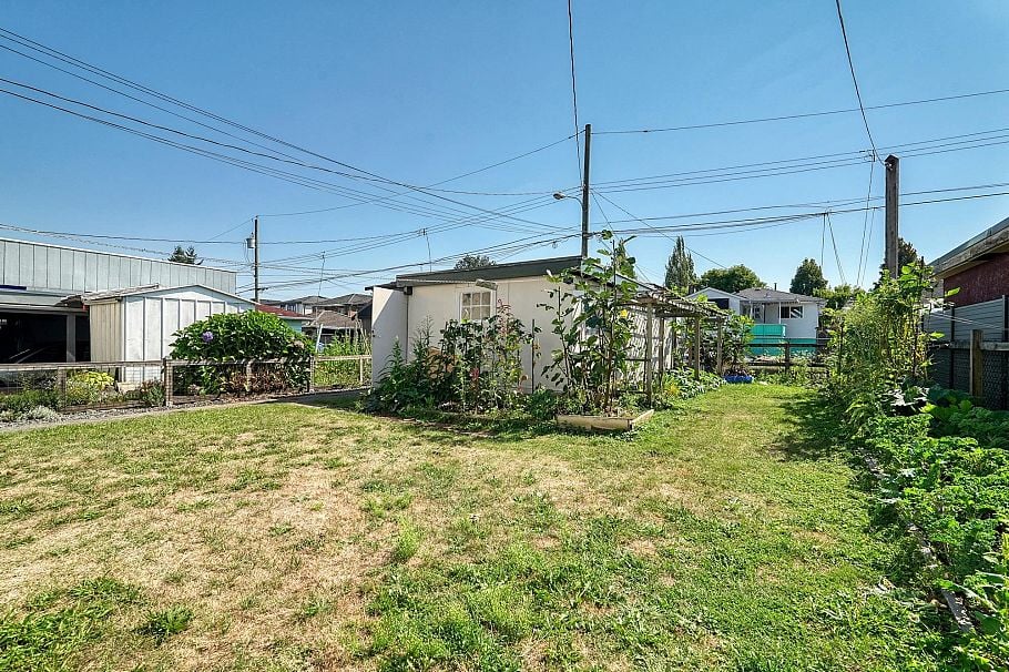 2336 45 Avenue Vancouver, BC - 34