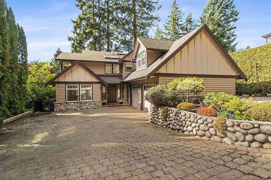 4047 Woodbury Avenue North Vancouver, BC - 1