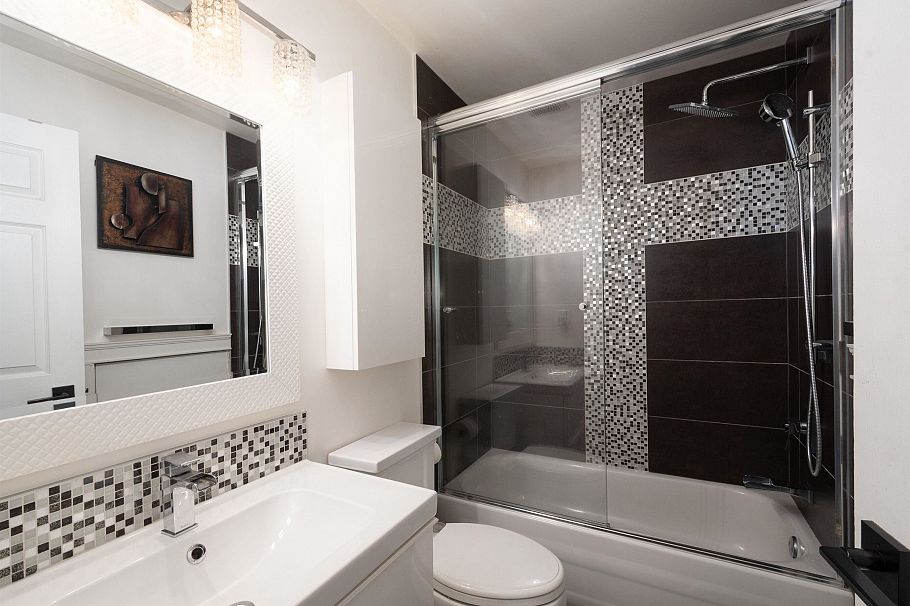 2048 Triumph Street Vancouver, BC - 14