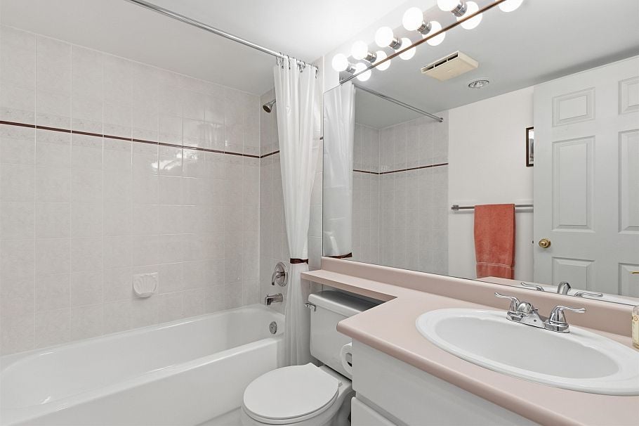 211 3250 W Broadway Vancouver, BC - 26