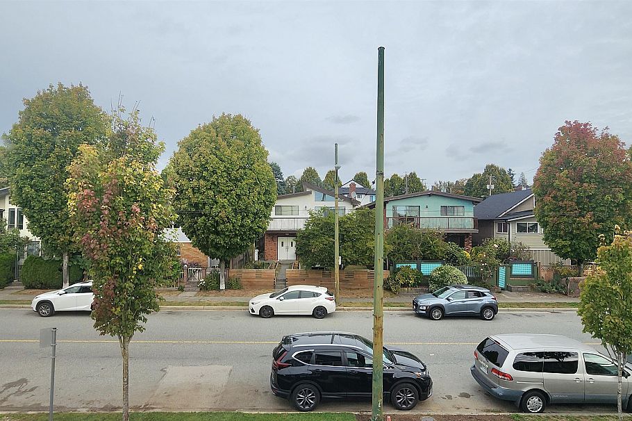2 658 E 65TH AVENUE, Vancouver BC V5X 2P8 Vancouver, BC - 2