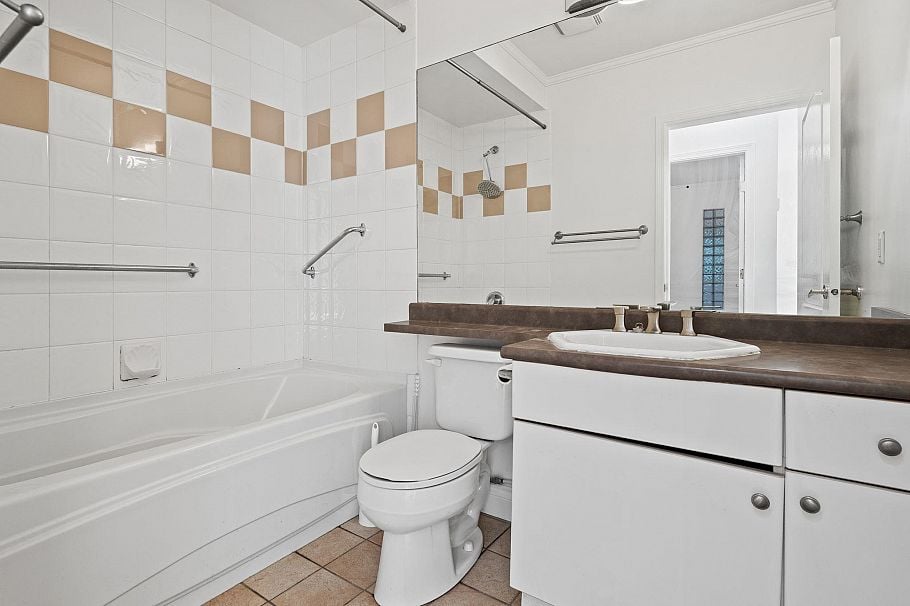 3027 W 7th Avenue Vancouver, BC - 23