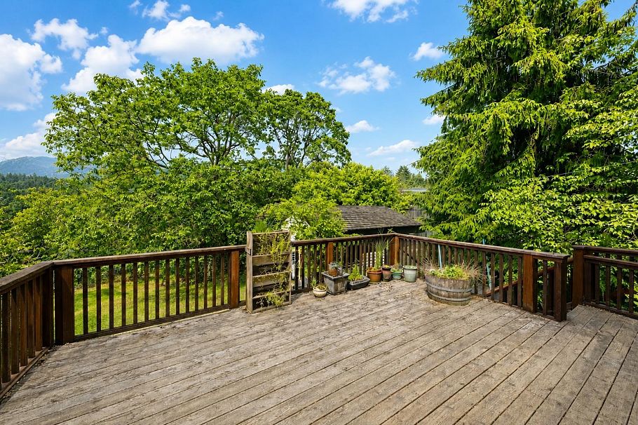 364 E 14th Street North Vancouver, BC - 26