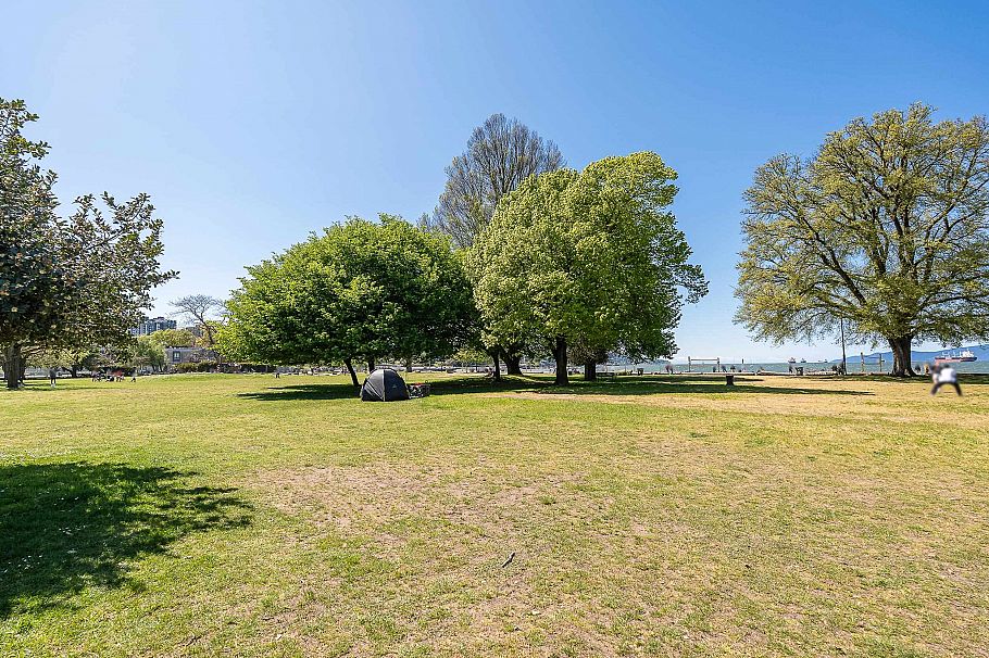 207 1750 W 10th Avenue Vancouver, BC - 31