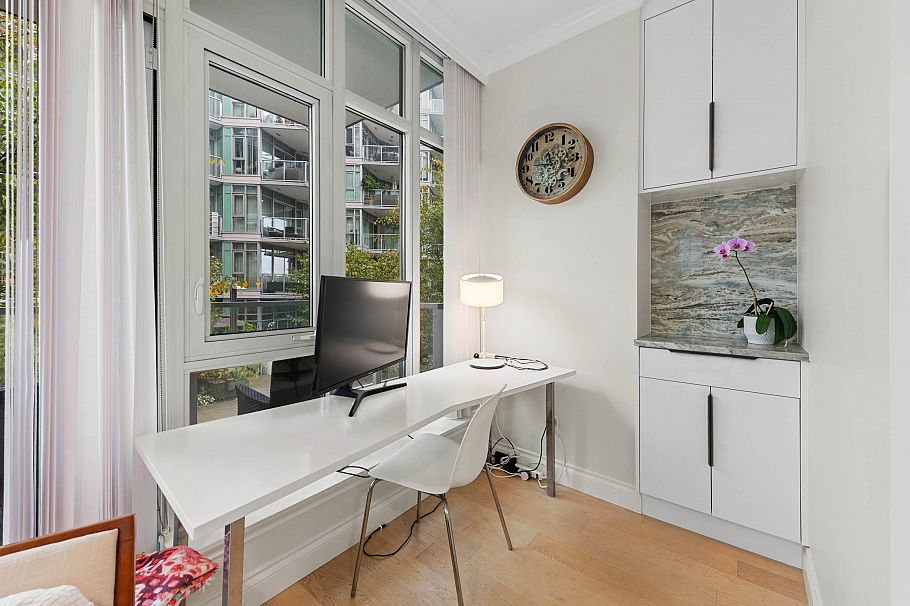 211 185 Victory Ship Way North Vancouver, BC - 10