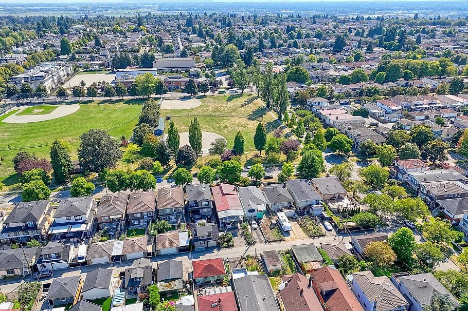 2336 45 Avenue Vancouver, BC - 38