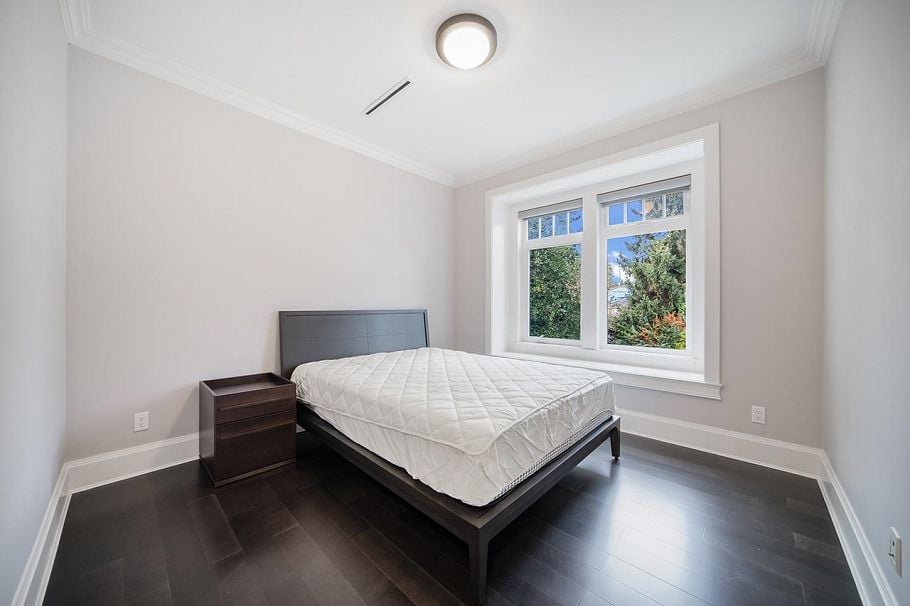 1420 W 53rd Avenue Vancouver, BC - 17