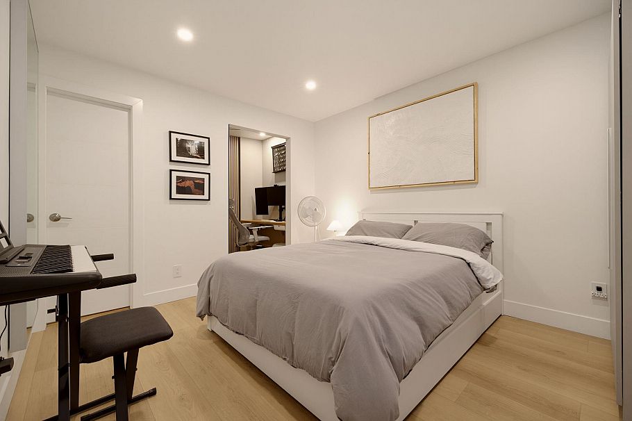 204 1345 Comox Street Vancouver, BC - 11