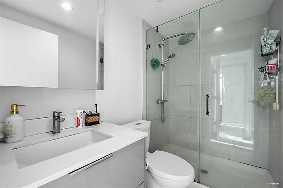 1906 1401 Hunter Street North Vancouver, BC - 20