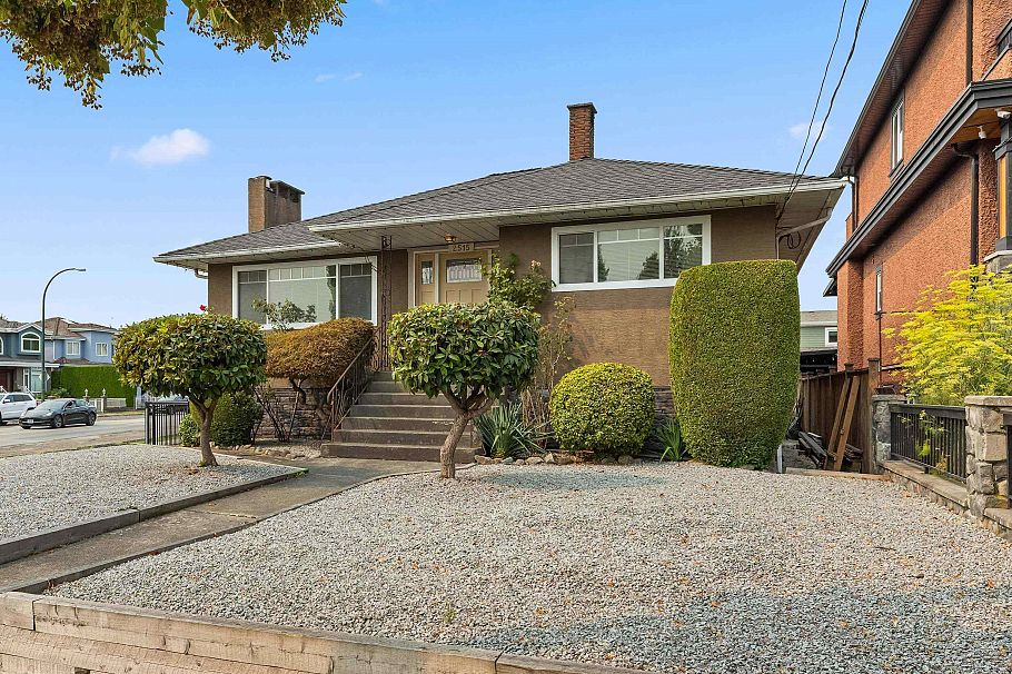 2515 E 45th Avenue Vancouver, BC - 2