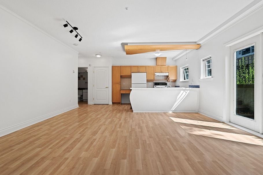 3027 W 7th Avenue Vancouver, BC - 12